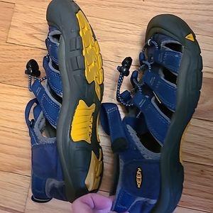 Boys Keen sandals